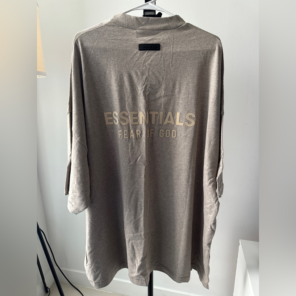 New Fear of God Fog Essentials Oversized V-Neck T-Shirt Men’s Size XL